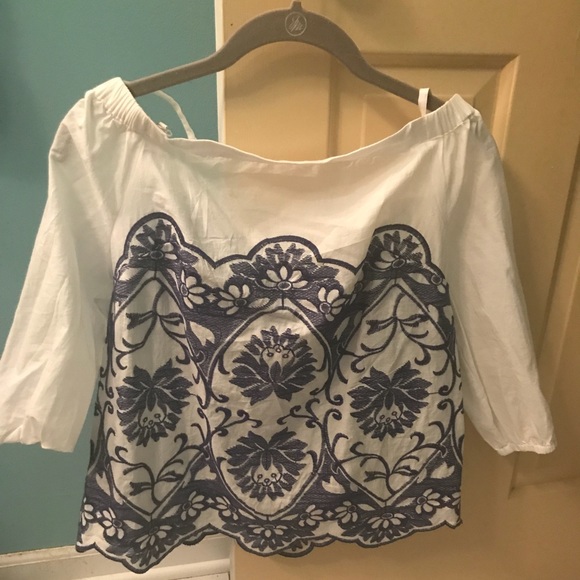 Blue and White Floral Off The Shoulder Top - Picture 4 of 4